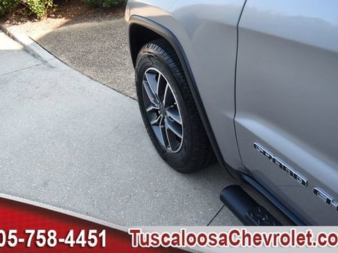 Used 2019 Jeep Grand Cherokee Limited w/ Luxury Group II RWD image 16