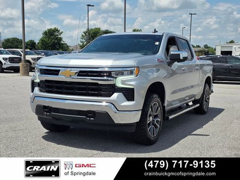 Used 2022 Chevrolet Silverado 1500 LT AWD/4WD image 3