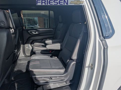 Used 2022 Chevrolet Suburban RST w/ Luxury Package image 12