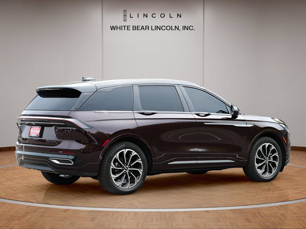 Used 2024 Lincoln Nautilus Reserve w/ Equipment Group 203A AWD/4WD image 5