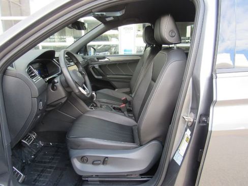 Used 2022 Volkswagen Tiguan SE R-Line image 12