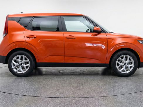 Used 2025 Kia Soul LX w/ LX Technology Package image 11