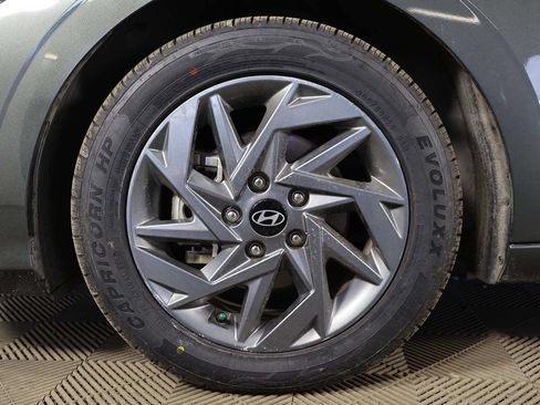 Used 2024 Hyundai Elantra SEL FWD image 17