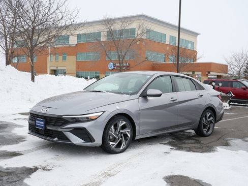 Certified 2025 Hyundai Elantra SEL image 1