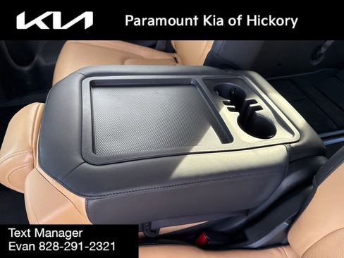 Used 2024 Kia Carnival LX image 16