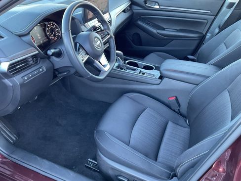 Used 2024 Nissan Altima 2.5 SV w/ SV Premium Package image 10