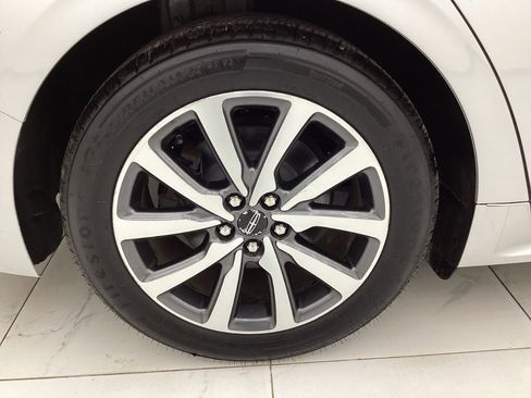 Used 2017 Lincoln Continental Premiere image 46