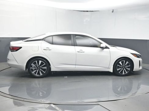 Used 2024 Nissan Sentra SV w/ SV Premium Package FWD image 8