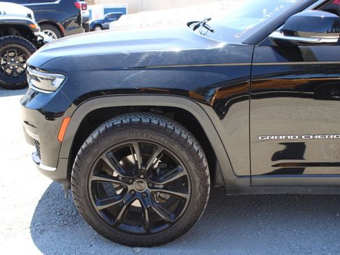 Used 2022 Jeep Grand Cherokee L Limited AWD/4WD image 7
