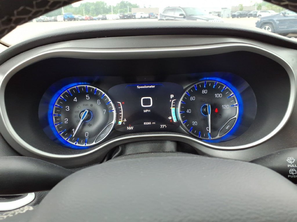 Used 2022 Chrysler Pacifica Touring-L FWD image 13