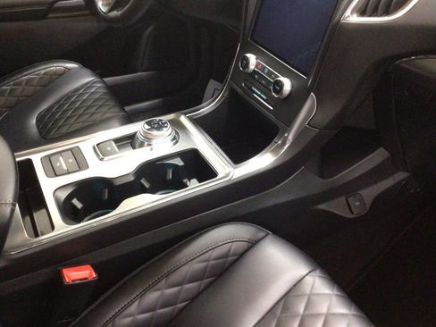 Used 2024 Ford Edge Titanium image 37