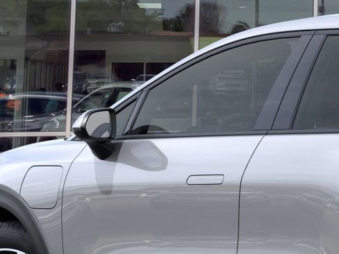 New 2026 Chevrolet Equinox EV LT image 12