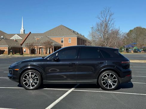 Used 2019 Porsche Cayenne S image 2