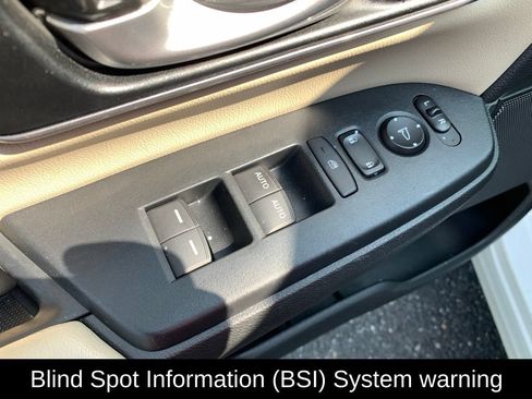 Used 2017 Honda CR-V Touring image 12