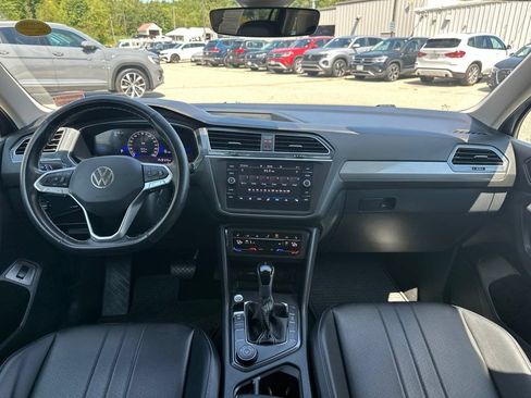 Used 2024 Volkswagen Tiguan SE AWD/4WD image 17