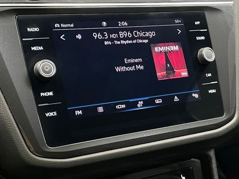 Used 2023 Volkswagen Tiguan SE w/ Panoramic Sunroof Package image 27