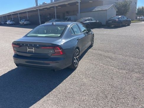 Used 2020 Volvo S60 T5 Momentum image 7