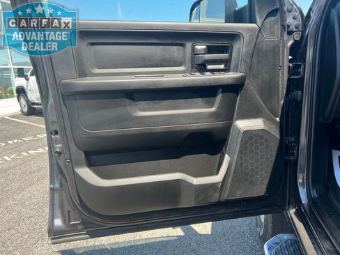 Used 2022 RAM 2500 Tradesman w/ Chrome Appearance Group AWD/4WD image 9