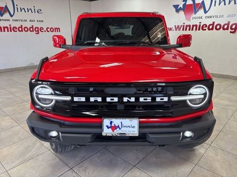 Used 2023 Ford Bronco Outer Banks AWD/4WD image 2