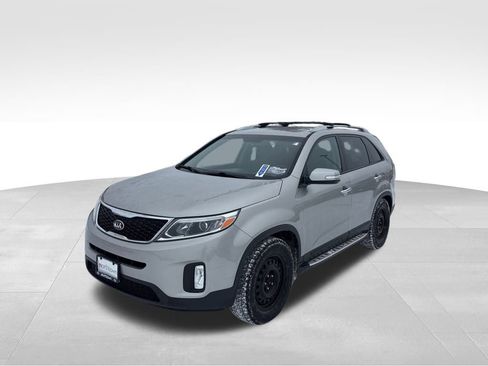 Used 2015 Kia Sorento LX image 4