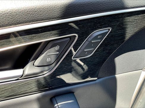 Used 2019 Audi Q8 Premium w/ Convenience Package AWD/4WD image 37