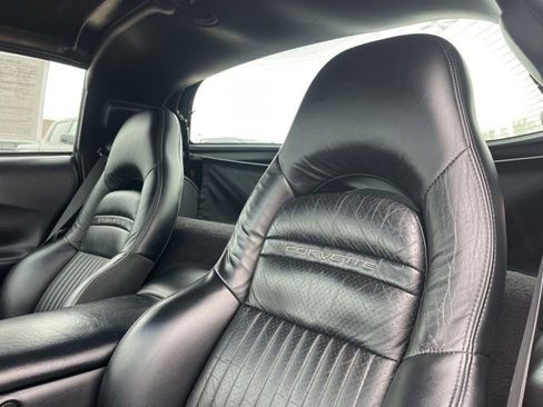 Used 2004 Chevrolet Corvette Coupe w/ Roof Package image 17