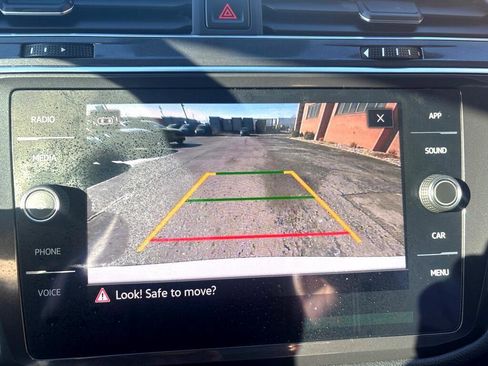 Used 2021 Volkswagen Tiguan SE w/ Panoramic Sunroof Package image 26