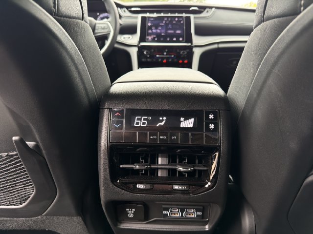 Used 2025 Jeep Grand Cherokee L Altitude AWD/4WD image 25