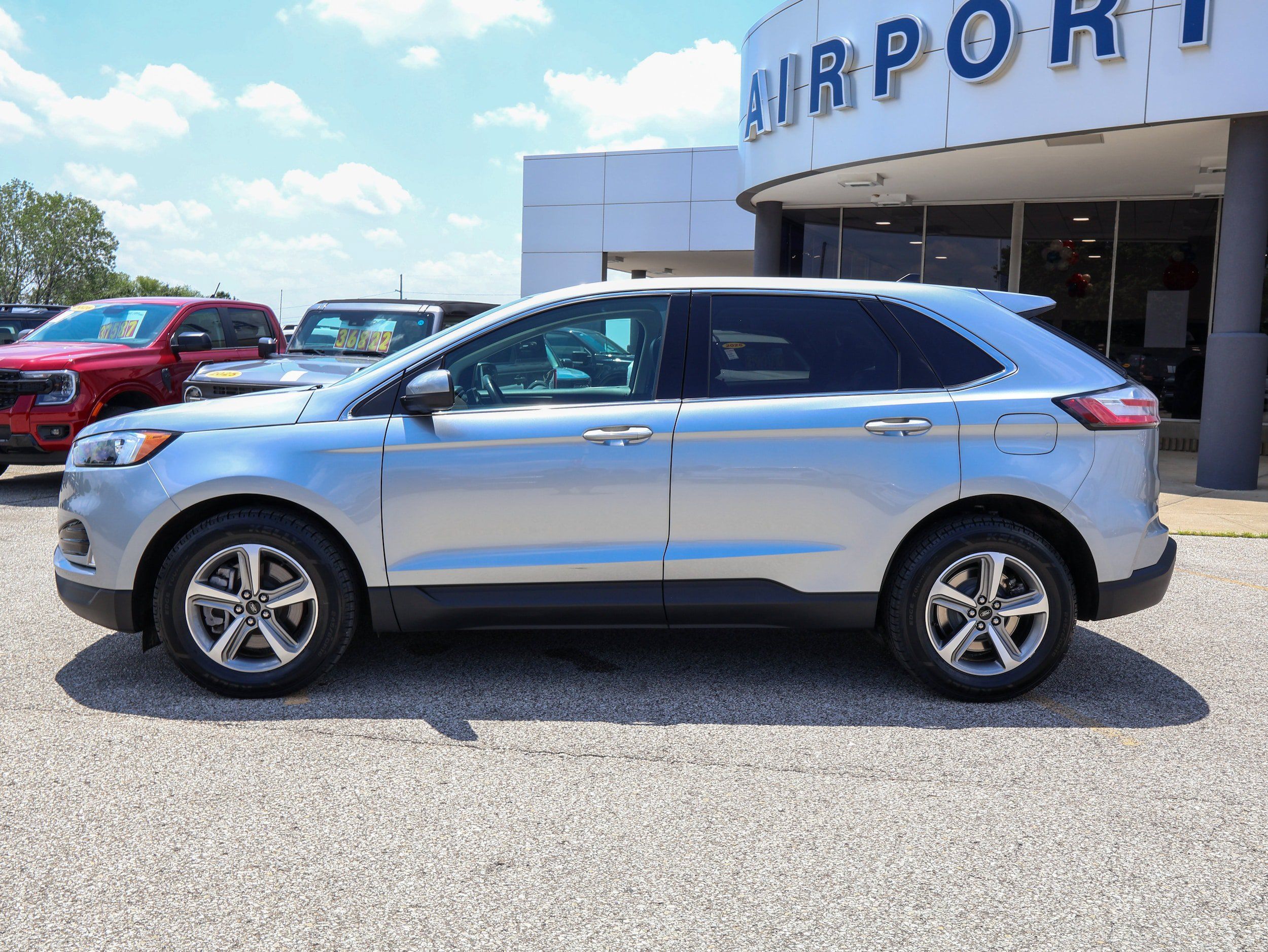 Used 2024 Ford Edge SEL w/ Convenience Package AWD/4WD image 2