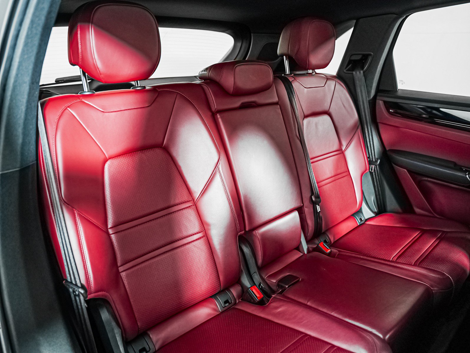 Certified 2023 Porsche Cayenne AWD/4WD image 6