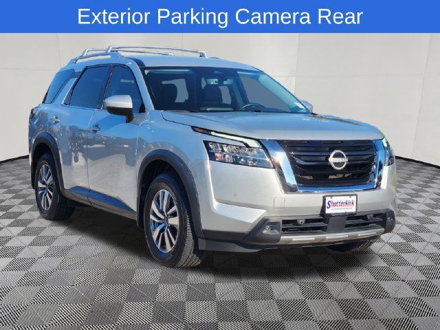 Used 2023 Nissan Pathfinder SL FWD image 3