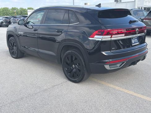 Certified 2025 Volkswagen Atlas Cross Sport SE w/ Panoramic Sunroof Package AWD/4WD image 4