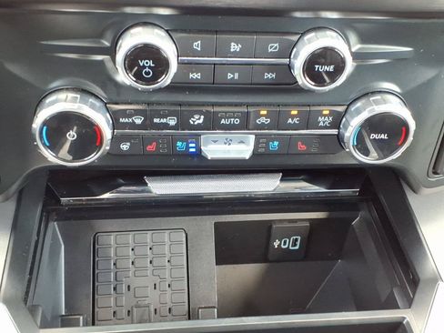 Used 2023 Ford F250 Lariat w/ Sport Appearance Package AWD/4WD image 26