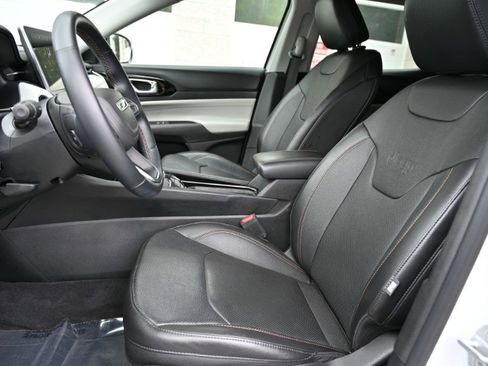 Used 2022 Jeep Compass Limited w/ Elite Group AWD/4WD image 18