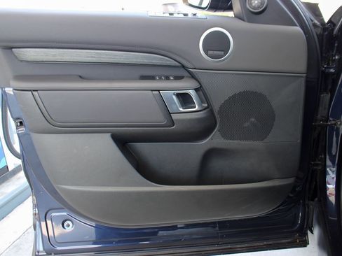 Used 2019 Land Rover Discovery HSE image 48