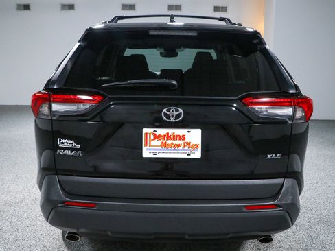 Used 2022 Toyota RAV4 XLE w/ Convenience Package FWD image 8