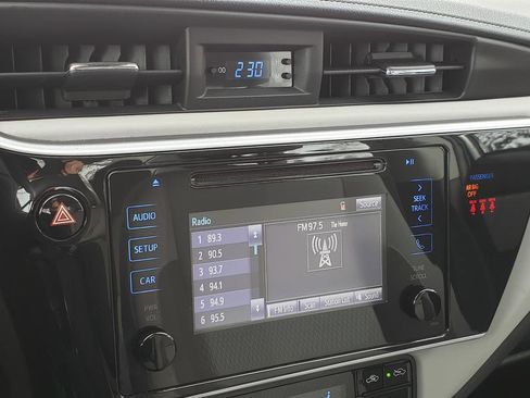 Used 2018 Toyota Corolla LE image 22