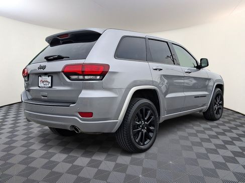 Used 2018 Jeep Grand Cherokee Altitude AWD/4WD image 6
