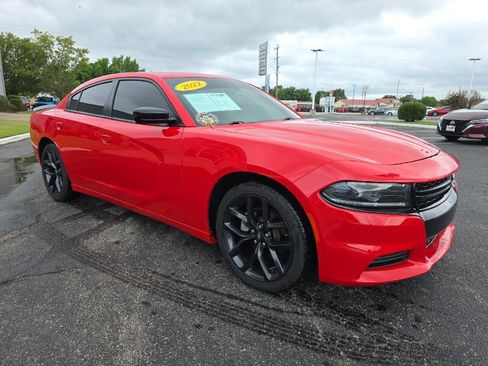 Used 2022 Dodge Charger SXT w/ Blacktop Package RWD image 3
