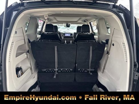 Used 2023 Chrysler Pacifica Limited FWD image 7