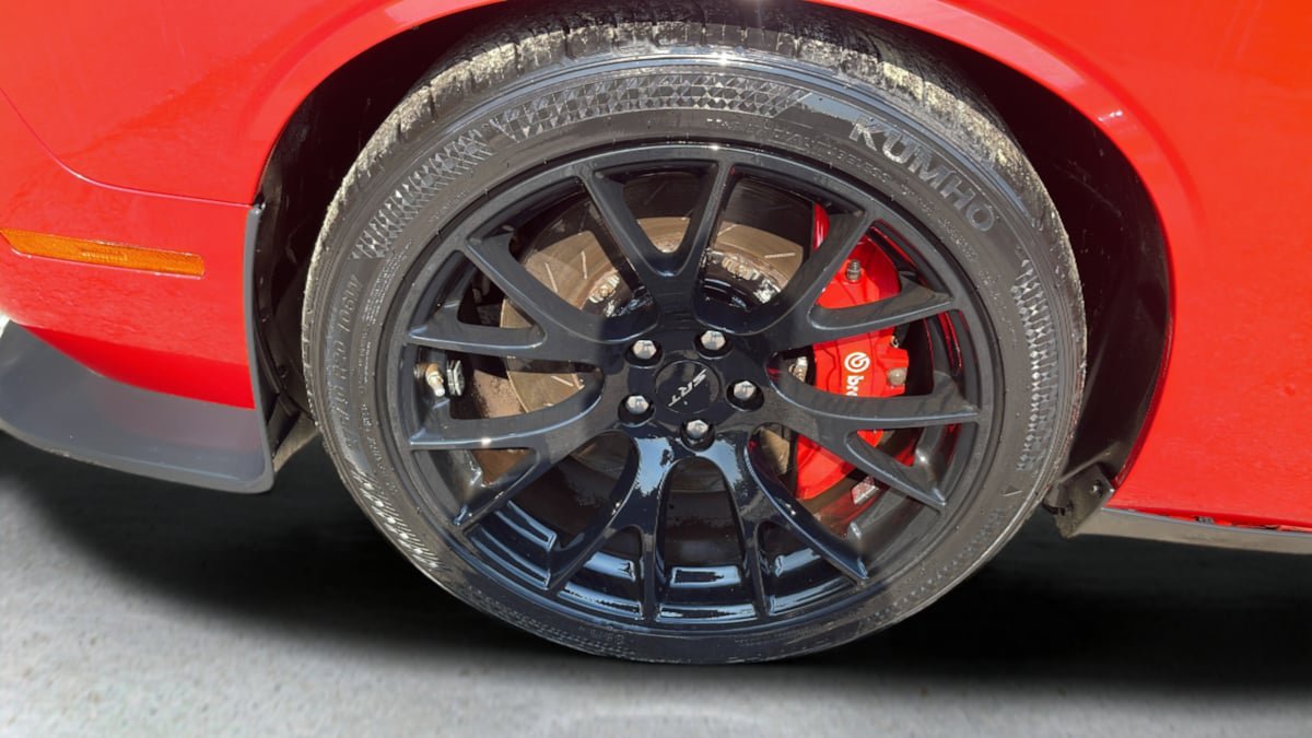 Used 2015 Dodge Challenger SRT Hellcat RWD image 19