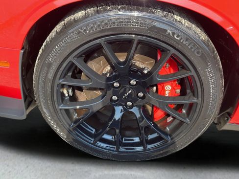 Used 2015 Dodge Challenger SRT Hellcat RWD image 19