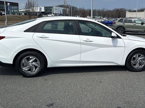 Used 2026 Hyundai Elantra SE FWD image 5