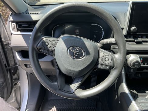 Used 2024 Toyota RAV4 XLE AWD/4WD image 14