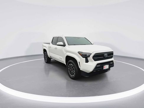Certified 2025 Toyota Tacoma SR5 image 2