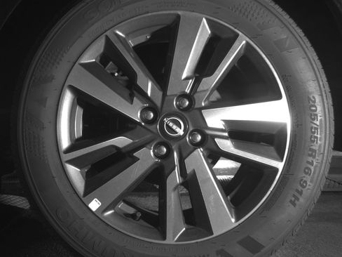 Used 2025 Nissan Versa SV image 14