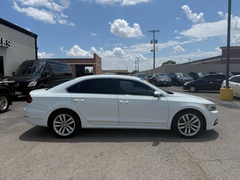 Used 2017 Volkswagen Passat 1.8T SE FWD image 5