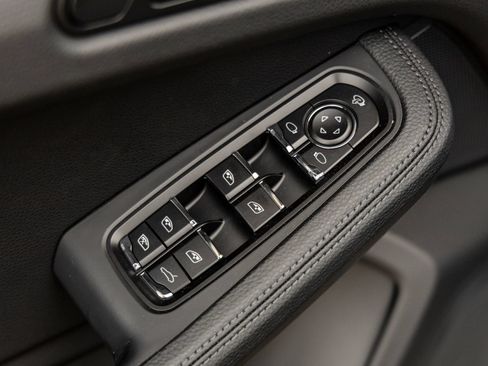 New 2026 Porsche Macan AWD/4WD image 21