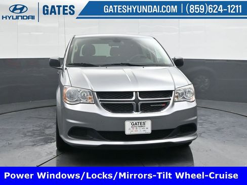 Used 2019 Dodge Grand Caravan SE w/ UConnect Hands-Free Group image 5