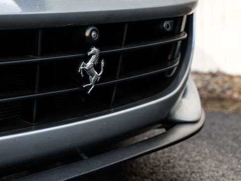 Used 2019 Ferrari Portofino image 9